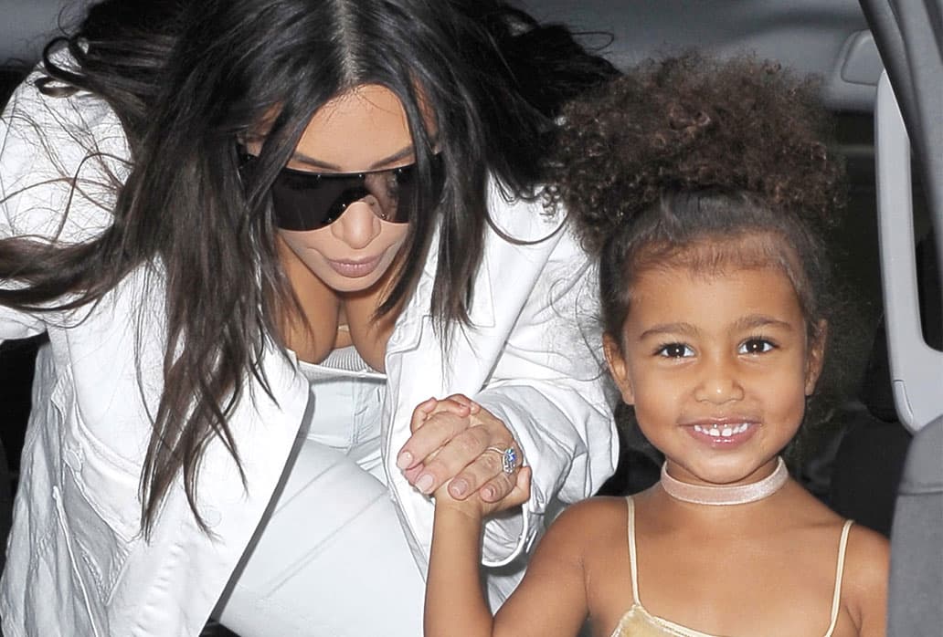 En septiembre de 2017, Kim y su hija posaron para un reportaje de la revista Interview Magazine, donde la celebrity se caracterizó como Jackie Kennedy.