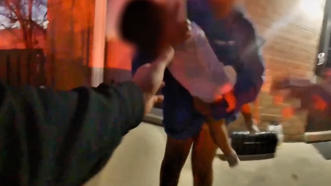 En video: El momento en el que un policía salva a un bebé que no respiraba