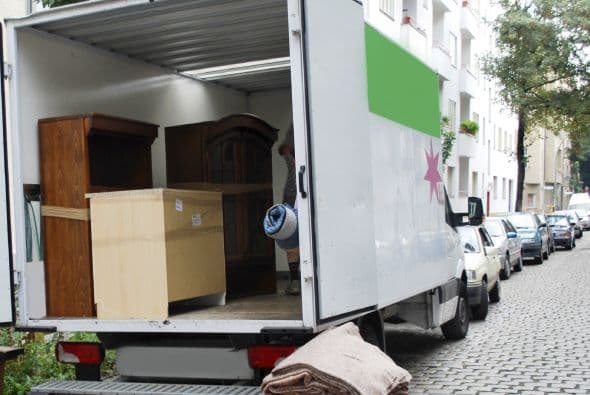 Una mudanza. Si alguien te pide ayuda para mudarse, considera que además de apoyar a esa persona, podrías deshacerte de varias calorías.