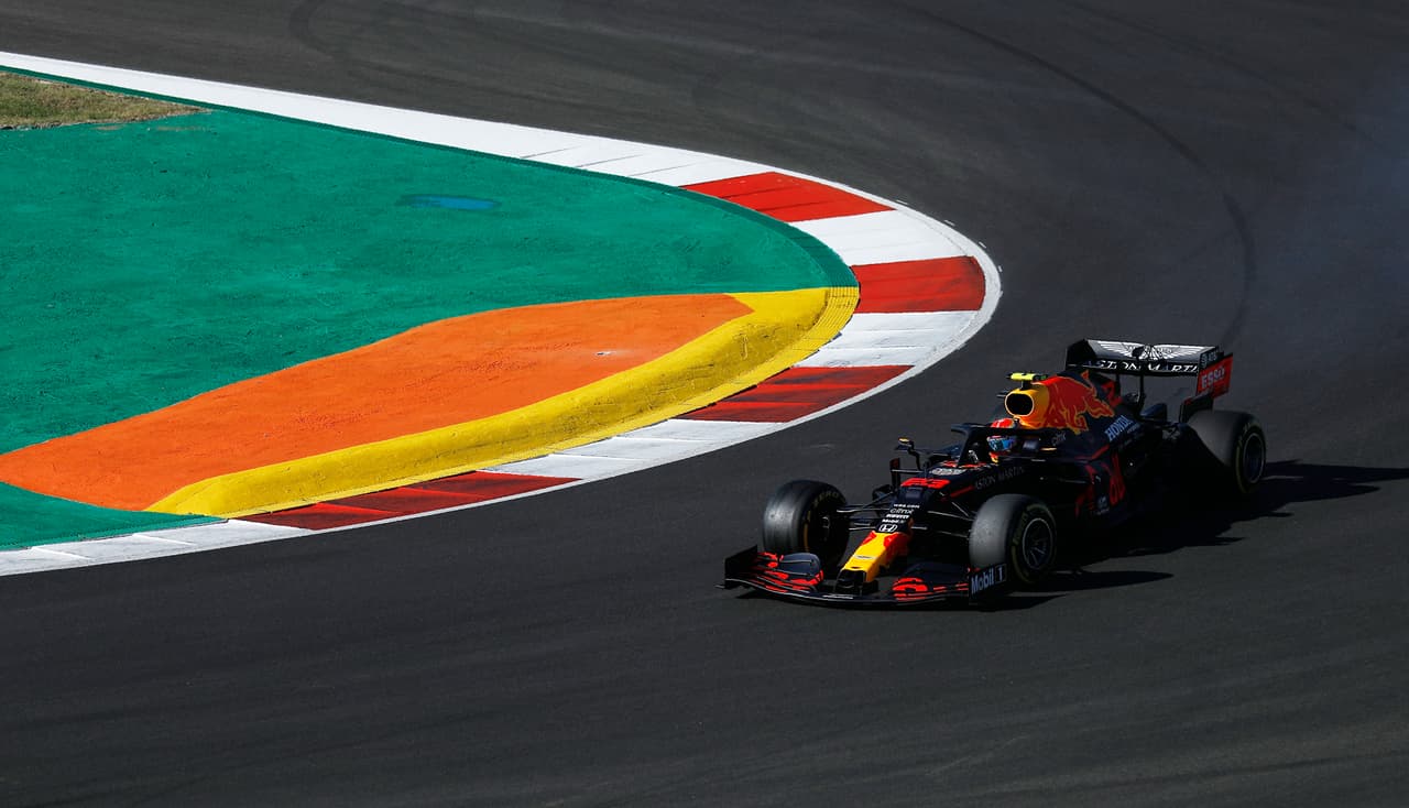 Bottas, Hamilton, Verstappen, Leclerc, Albon, Sainz, Pérez, Raikkonen, Ricciardo y Gasly fueron los 10 mejores en la sesión libre. El Gran Premio de Portugal se correrá el 25 de octubre.