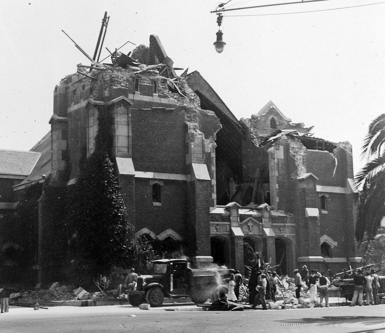 El 11 de marzo de 1933 a las 17:54 de la tarde (hora local) un terremoto de magnitud 6.4 estremeció la zona de Long Beach en el sur de California, dejando 115 muertos y millones en daños materiales. Y de acuerdo con un nuevo estudio del Servicio Geológico de Estados Unidos (USGS), el sismo puedo haber sido provocado por la extracción de petróleo en la región.