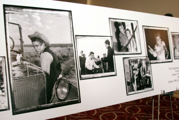 JAMES DEAN- A la lista también se puede sumar a James Dean, de quien se puso en puja una imagen tomada por Roy Scktt, en donde se ve a la estrella en modo paparazzi enfocando con una cámara Rolleiflex. La imagen superó los $8 mil.