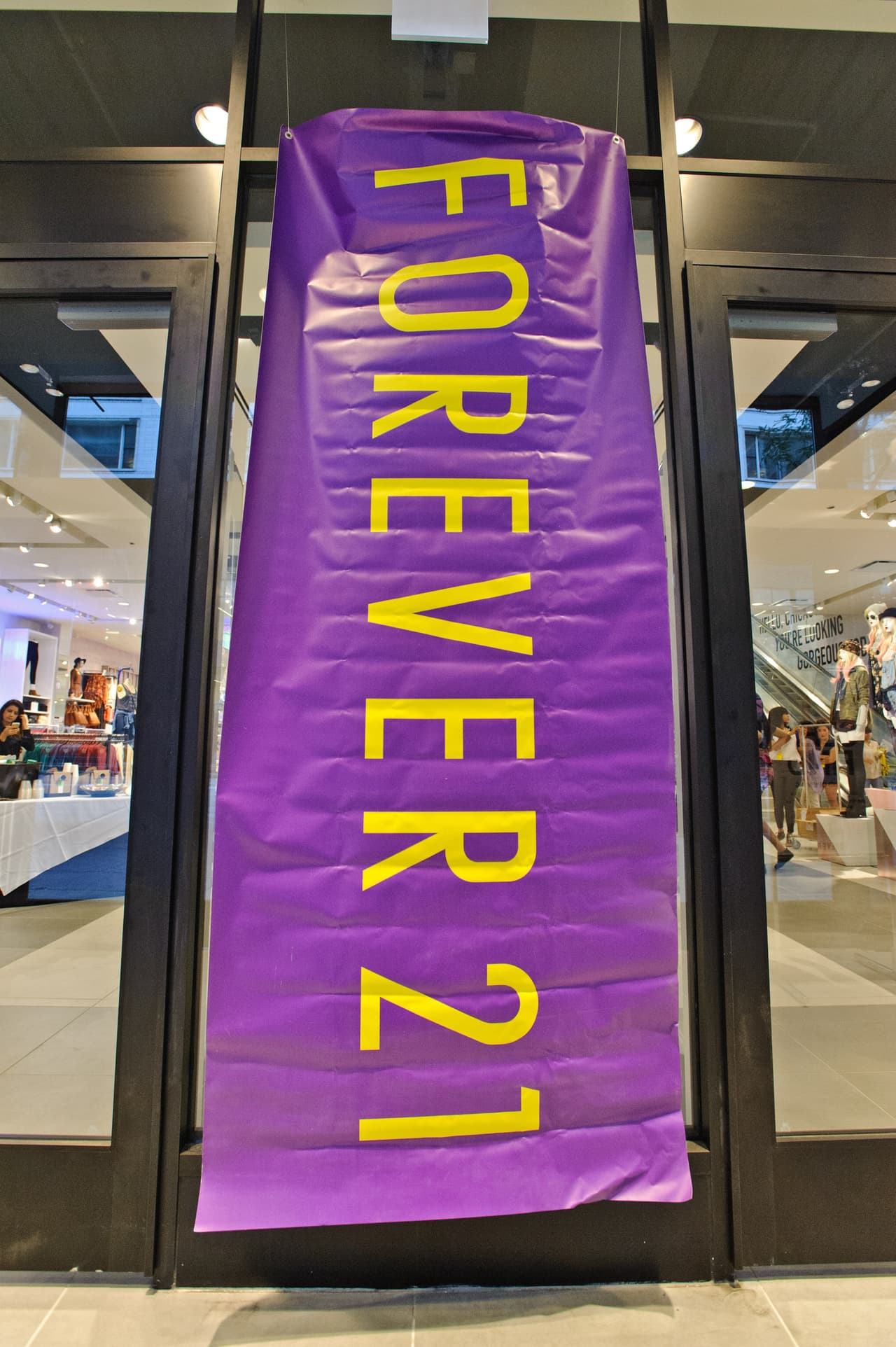 La cantante alega que "robaron el nombre, imagen y propiedad intelectual de la cantante para promocionar sus marcas gratis", informó la cadena 
<a href="https://www.cnn.com/2019/09/03/entertainment/ariana-grande-forever-21-lawsuit-trnd/index.html" target="_blank">CNN. </a>
<br>