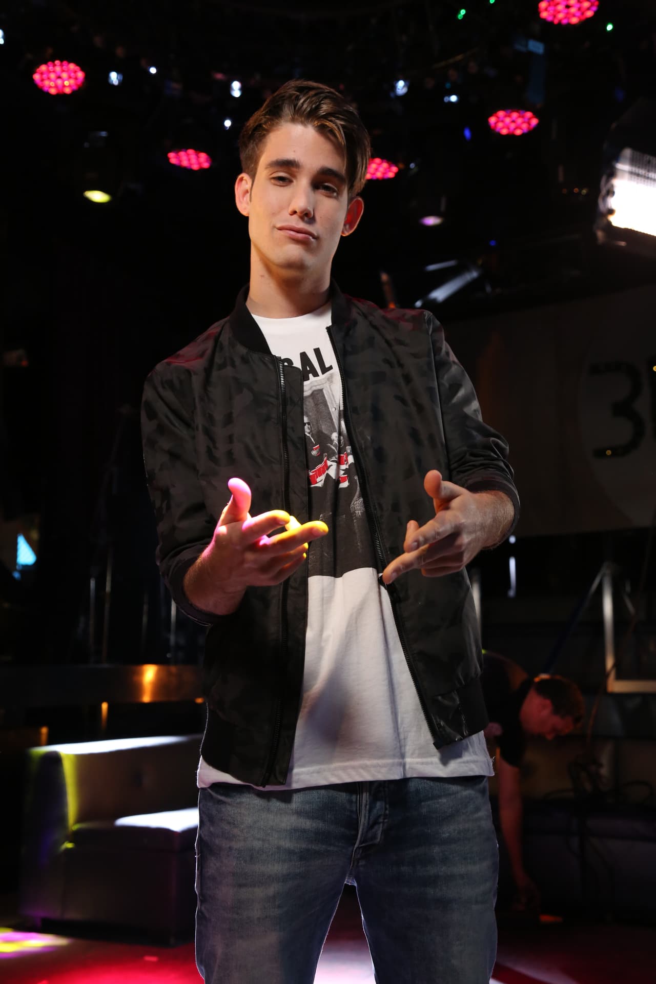 Abdiel, Fabyán, Alondra, Sofía, Verónica y Abel formaron la banda 
<b>Milenios</b>. “Cake by the ocean” fue el tema de su videoclip. Durante las grabaciones los chicos se diviertieron y hasta se sonrojaron al enterarse que había escena de beso.