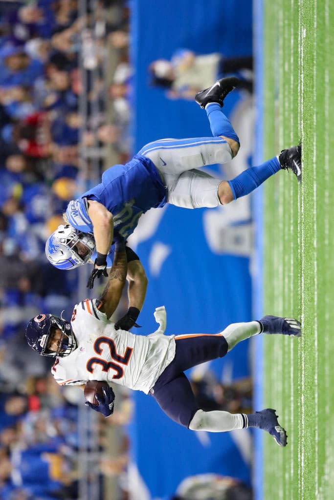 Los Chicago Bears le roben el primer triunfo a Detroit en los últimos segundos 16-14, Las Vegas Raiders sufren mucho en Dallas, pero vencen 36-33 en el overtime y Buffalo aplastó a New Orleans 31-6 en el Superdome.