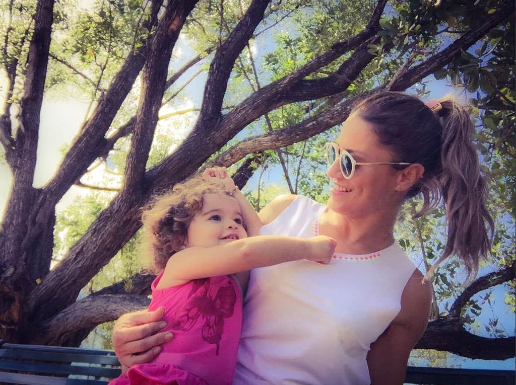 Su instinto maternal le agrega un plus a su atractivo, ¿no crees?