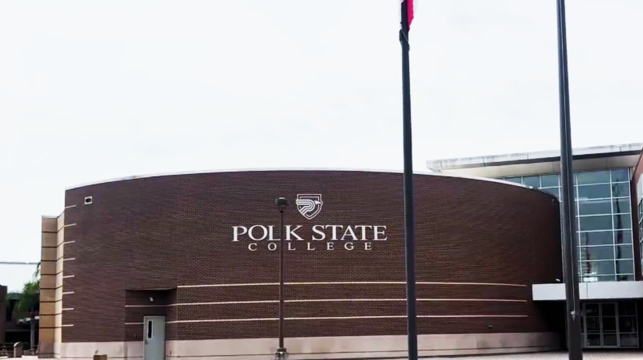 Universidad del condado Polk frena ingreso de ciudadana por estatus migratorio de sus padres