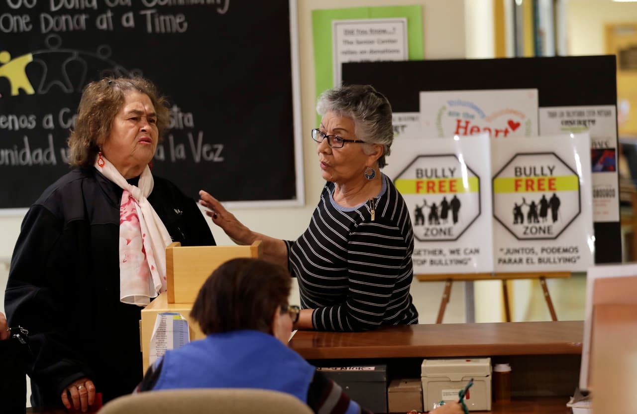 Un caso reciente es del 30th Street Senior Center, en la ciudad de San Francisco, que se asoció con una organización local, el Institute on Aging, para desarrollar un programa anti-bullying:
<b>el personal recibió 18 horas de capacitación sobre la intimidación, sus causas y cómo manejarla. </b>