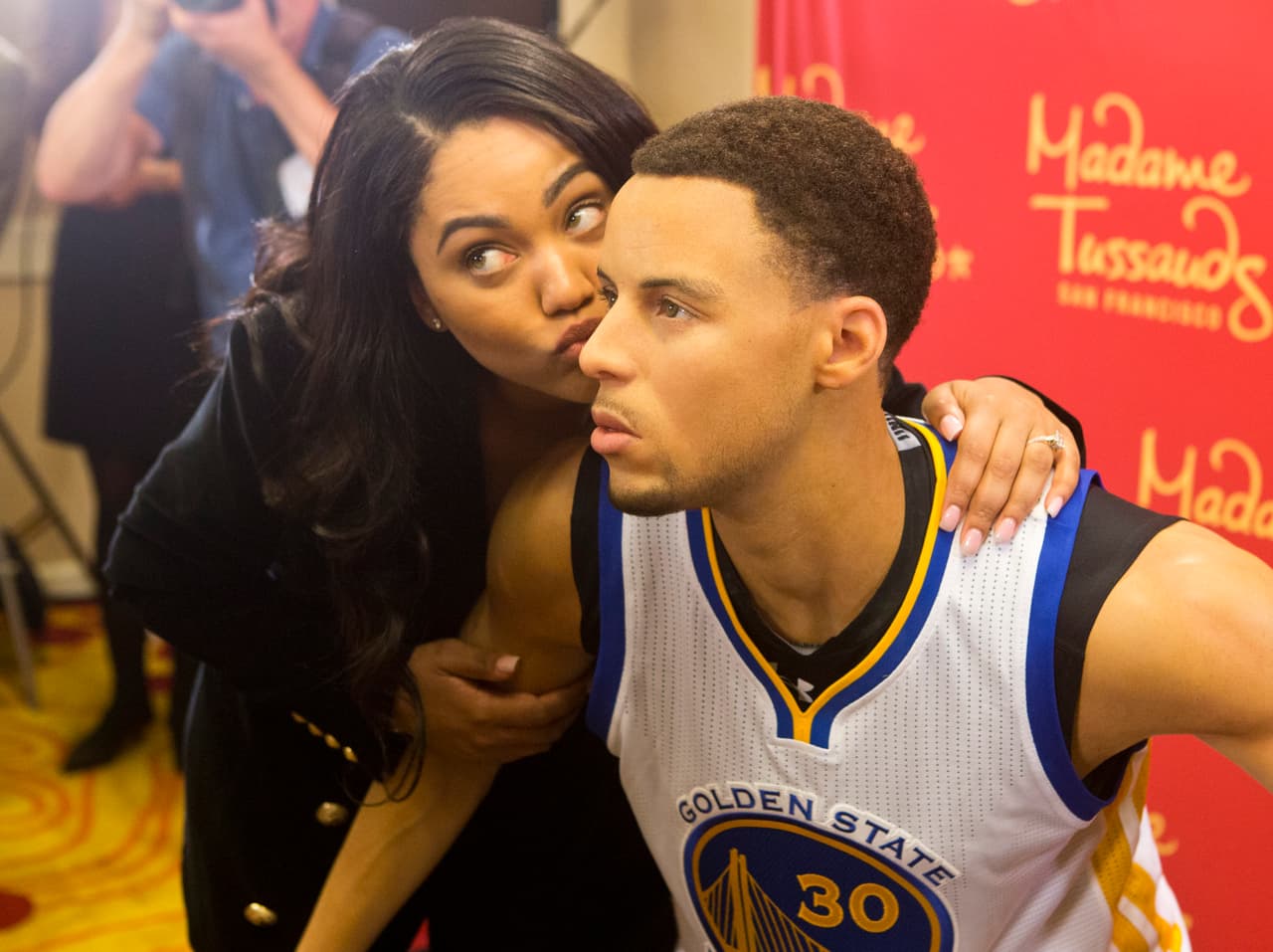El basquetbolista Stephen Curry y su esposa ofrecerán un discurso durante la última noche de la Convención Demócrata