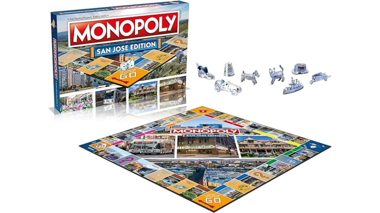 Aunque el juego captura muchos aspectos icónicos de San José, no incluye ciertos lugares y empresas conocidas de la ciudad.