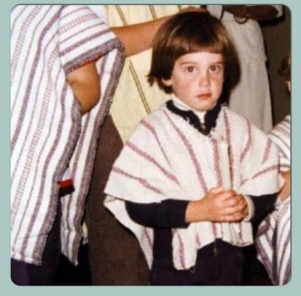 El actor sufrió una gran pérdida a los nueve años de edad, pues su mamá, Elisa Díaz Lombardo, falleció a los 32 años tras problemas de gastritis. De acuerdo con el sitio 'Hola! México', la hermana de su madre se convirtió en su figura materna y siempre contó con el apoyo de su padre Francisco Soto, quien le inculcó la auto disciplina.