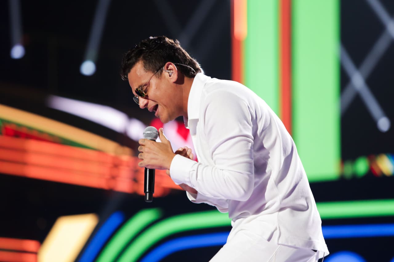 <b><a href="https://www.univision.com/especiales/premio-lo-nuestro">Silvestre Dangond</a></b> se presentó como un guerrero a los ensayos de Premio Lo Nuestro luego de que hoy también, su padre sufriera un accidente automovilístico sin resultar grave afortunadamente.