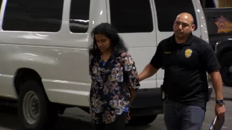 El 16 de noviembre, Mathews se entregó a las autoridades tras ser acusada de poner en peligro a Sherin. Fue luego transferida de la policía en Richardson a la cárcel del condado de Dallas.