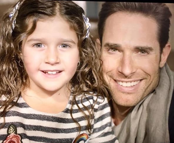 Sebastián Rulli ha declarado que Regina saca su lado paternal. "Su carisma, su inocencia, es tan puro lo que ella transmite que sí me da muchísima ternura" explicó para el programa Cuéntamelo Ya!