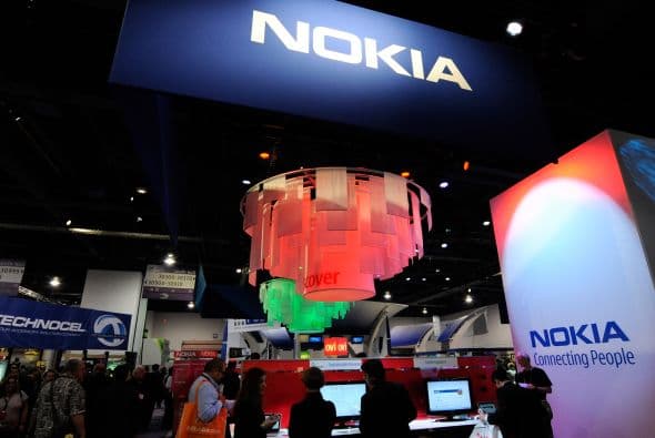 Nokia se encuentra en proceso de cambiar su actual sistema operativo Symbian a Microsoft Windows Mobile, aunque si la relación no se concreta tendría que cambiar al popular Android de Google. Nokia podría ser un atractivo objetivo a adquirir, en gran medida porque el costo de compra de ese 25% del mercado mundial de teléfonos móviles sólo sería de $22 mil millones, el costo podría ascender hasta $30 mil millones pero aún así el precio está al alcance de varias empresas.