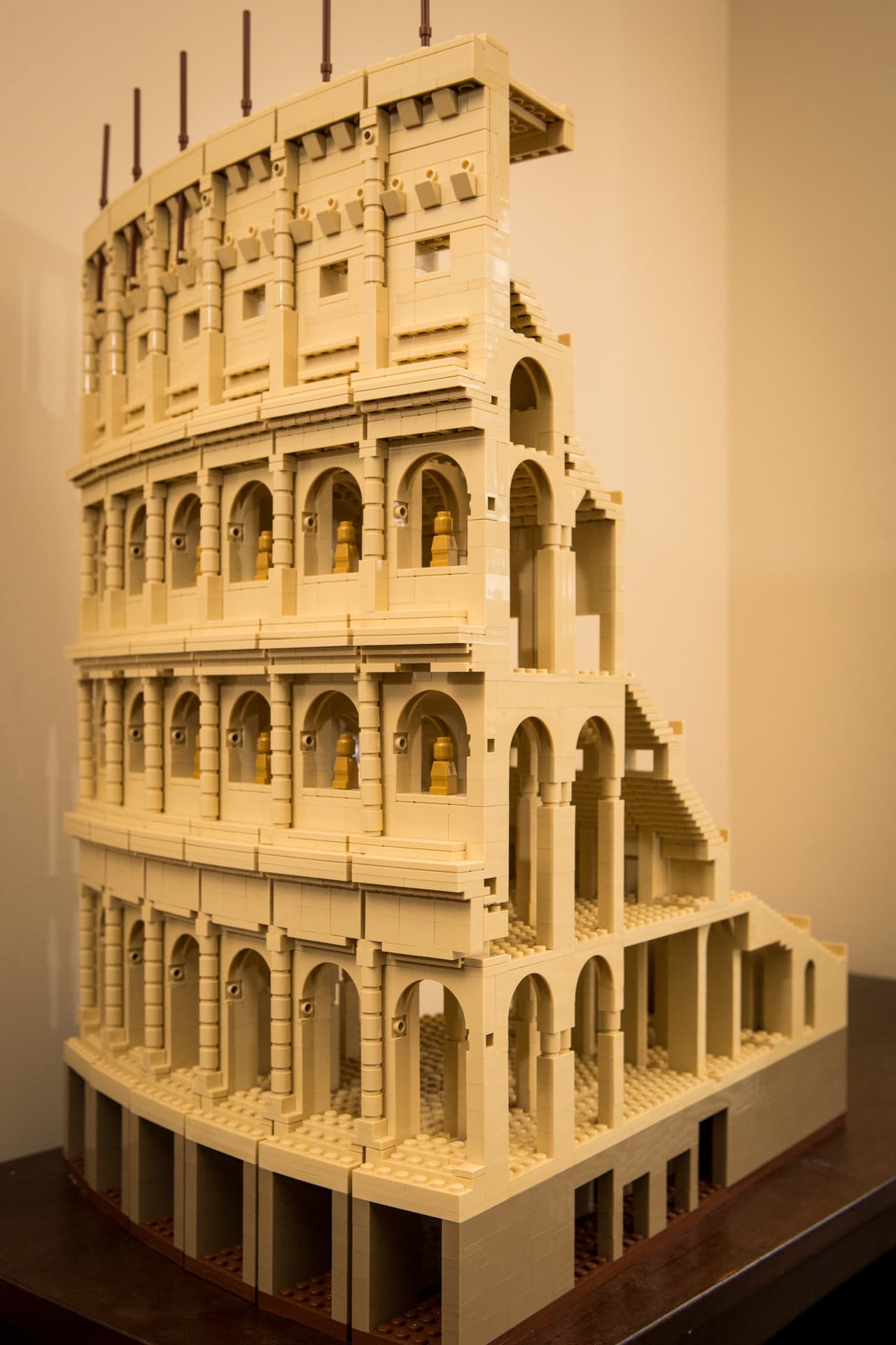 La exhibición llamada "Brick to Brick" fue desarrollada por la firma MSI y contiene más de una docena de esculturas hechas con bloques de Lego.