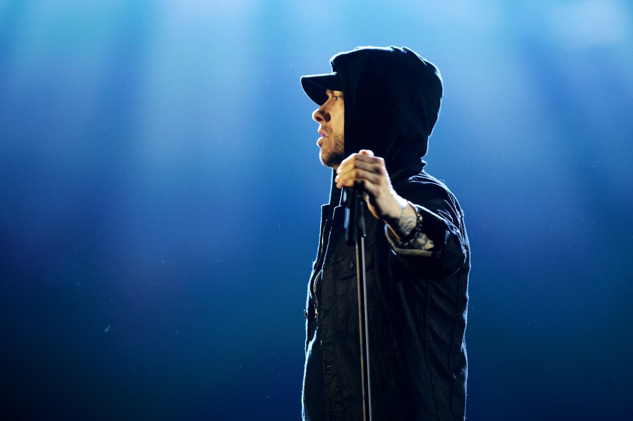 Eminem announces release date of "Revival" 