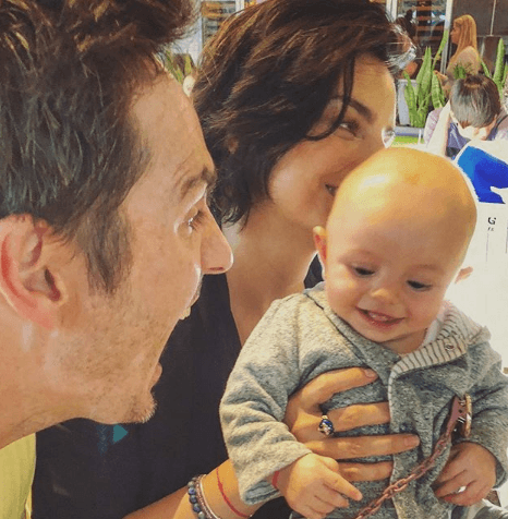 Con este mensaje Aislinn celebró 5 meses de Kailani: "5 meses de esta princesita que me hace sentir la más afortunada del mundo. 5 meses demasiado sensibles, fuertes, vulnerables, que me hacen ver de frente las cosas que realmente valen la pena en mi vida; nuevos enfoques, nuevas prioridades, un renacer total hacia lo que yo creo es mi misión en la vida... poco a poco, paso a paso y calmando la prisa que antes había para darle su espacio y tiempo a cada cosa, para sentir mejor lo real de la vida que se va tan rápido".