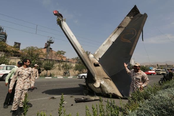 El avión, un jet Iran-141 utilizado para vuelos domésticos cortos, se estrelló cerca del aeropuerto de Mehrabad.