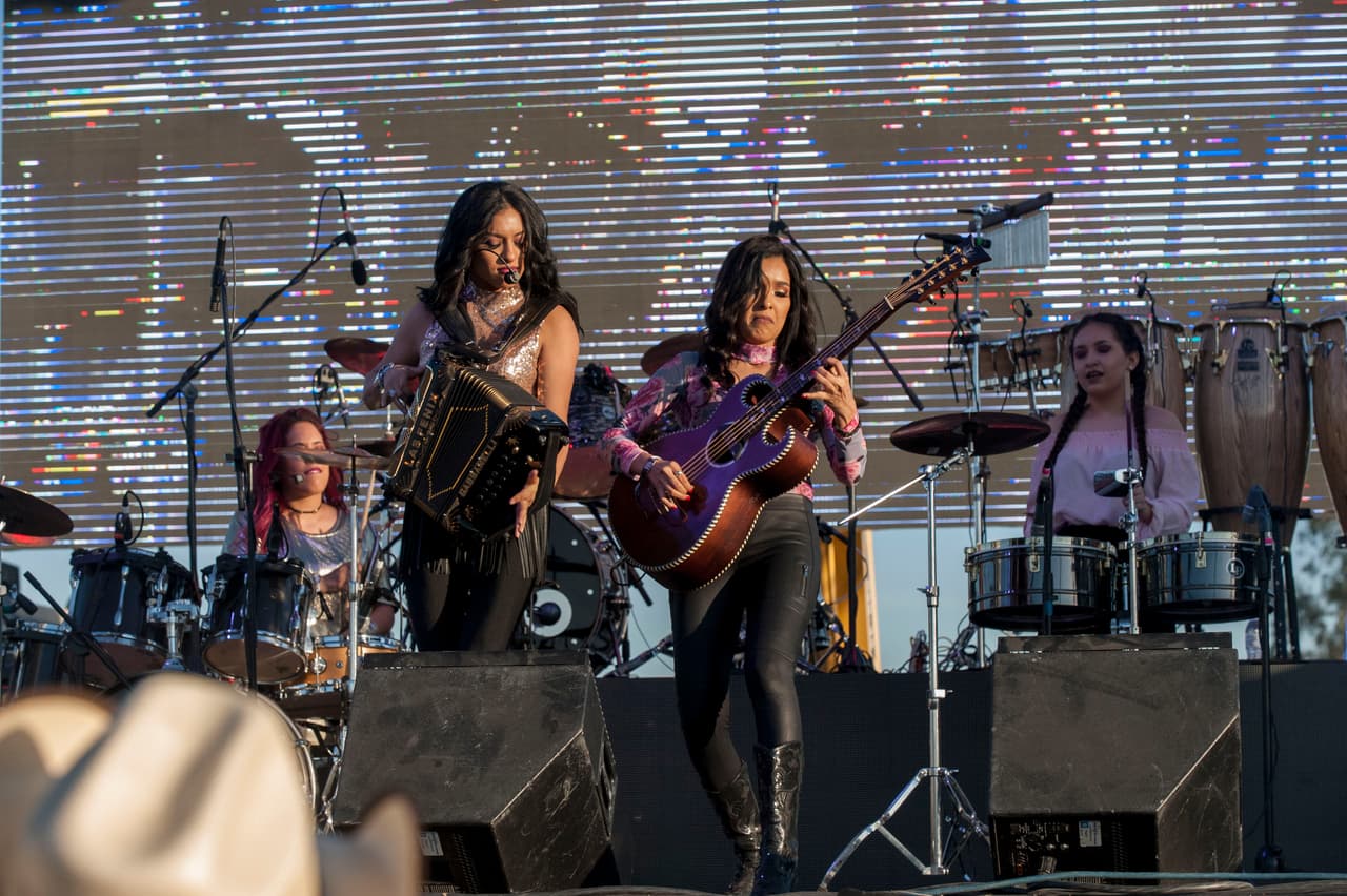 7 escenarios y mas de 50 artistas en 3 dias fueron los ingredientes para PuebloFest el 17 al 19 de marzo donde llegaron personas para disfrutar de todo el estado de California.