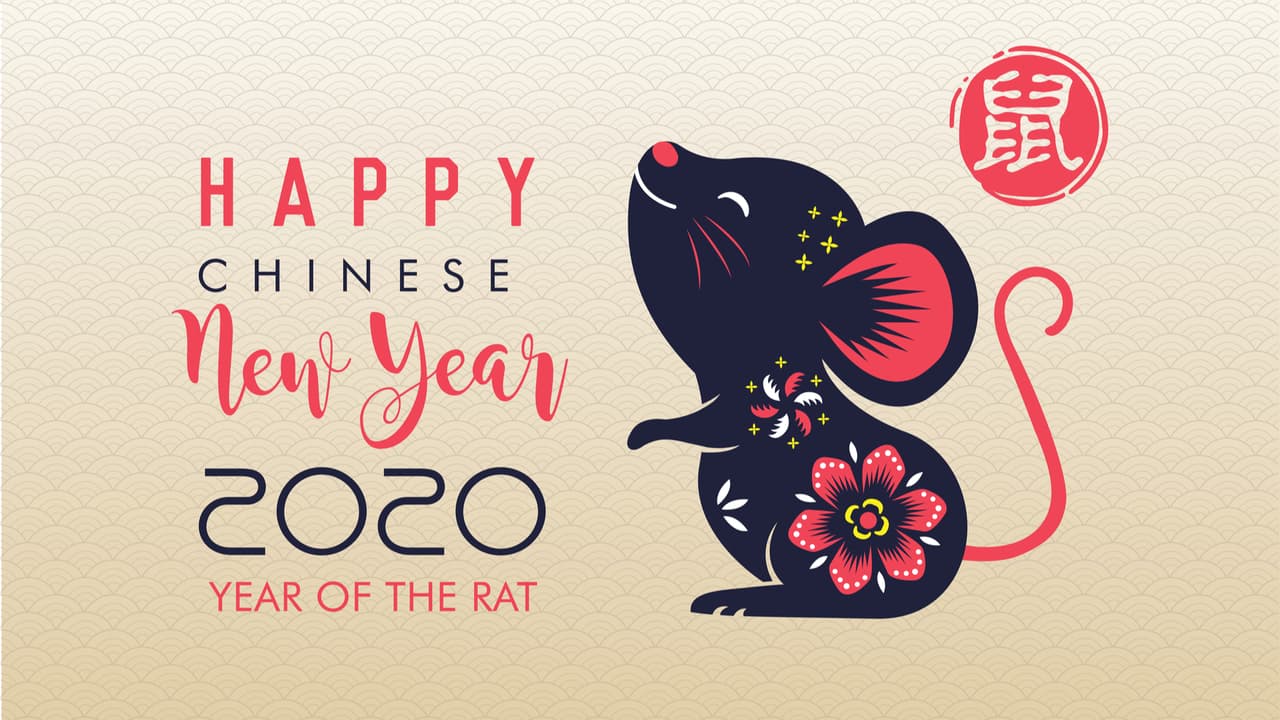 Usarás el rojo, y así estarás en armonía con todos pues ir vestido de blanco a una fiesta de año nuevo es una descortesía, generalmente los asiáticos suelen ser muy supersticiosos en ese sentido y ver a una persona vestida de blanco les estropea la fiesta pues lo toman como un mal augurio, una señal que habrá un fallecimiento en la familia, así que ¡rojo, nada de blanco!