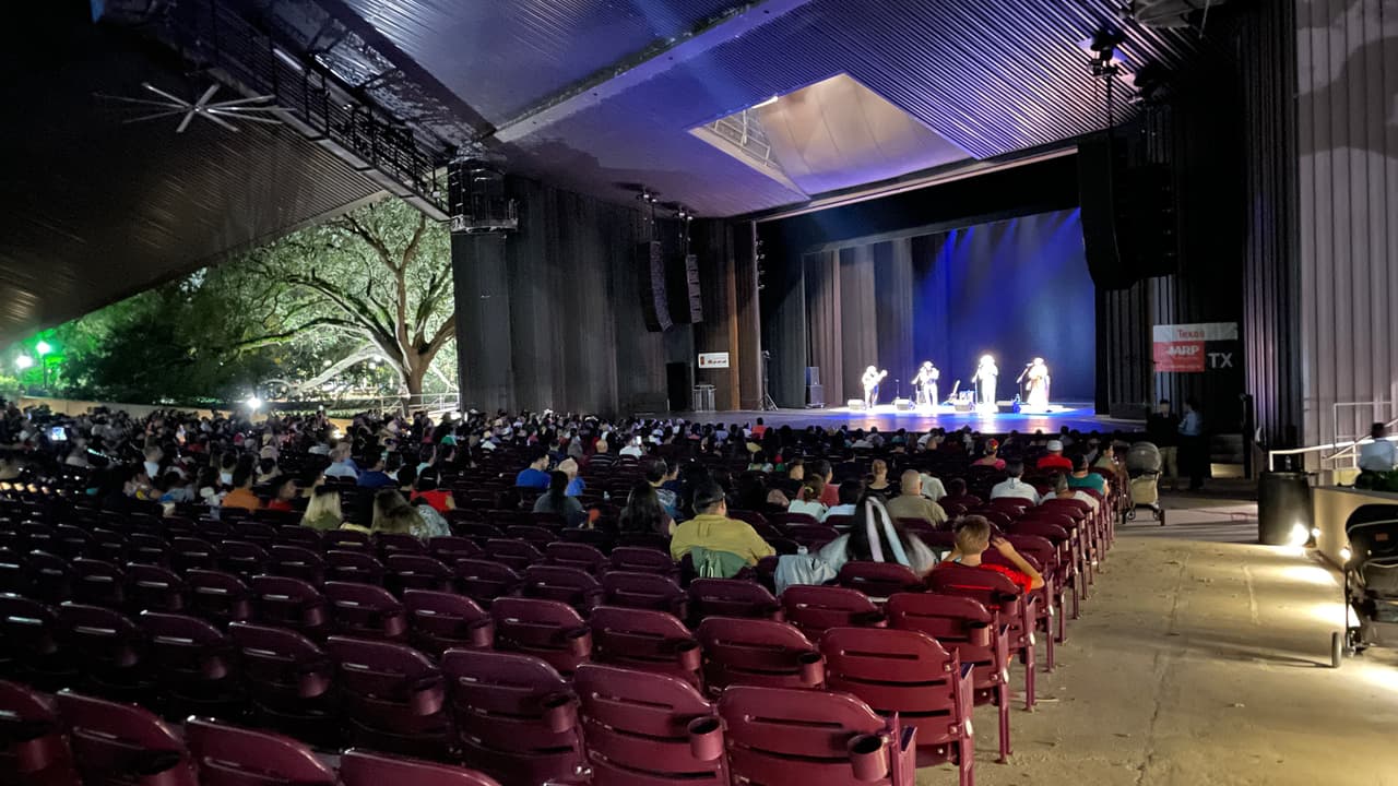 El área de las butacas está acondicionada para guardar una sana distancia.