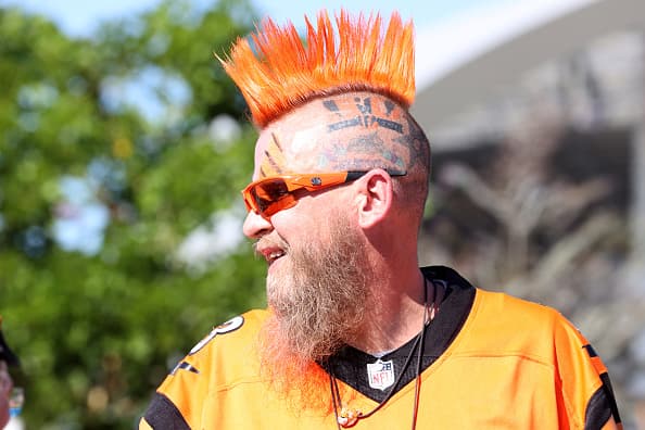 La fiebre del Super Bowl se lleva en el corazón, pero hay a quienes se les sube a la cabeza.