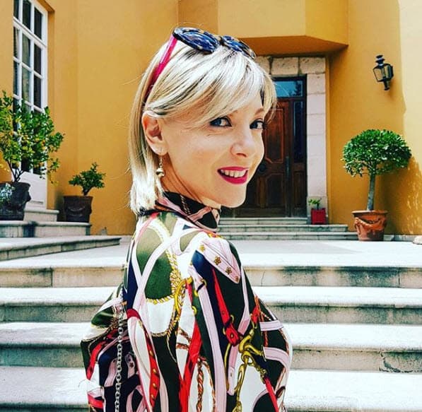 "Me dijeron: "Útero, apéndice, matriz, ovarios, toda una histerectomía. Diez ganglios. El epiplón". Yo brinqué: –"¿Qué es el epiplón?" –"No te preocupes, es preventivo". Pregunté a las personas en la sala. Respiré. "Nadie sabe qué es el mentado epiplón". Llegó mi primo Eduardo, intensivista. – "Lalo, ¿qué es el epiplón?" Respondió: "Es el tejido graso que tenemos entre la piel y los órganos y puede utilizarse para muchas cosas, entre ellas células madre. Pero es riesgoso que células con cáncer invadan ahí." Ahí si me ardí cañón con el cáncer, y el cáncer me cayó todavía más gordo", relató la actriz en entrevista para la revista Quién, en abril de 2017.
<br>