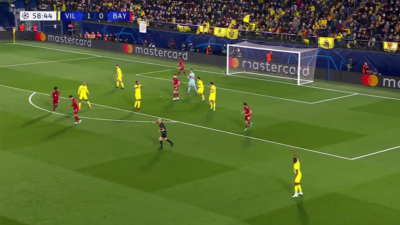 ¡TIRO ATAJADO! disparo por Robert Lewandowski.