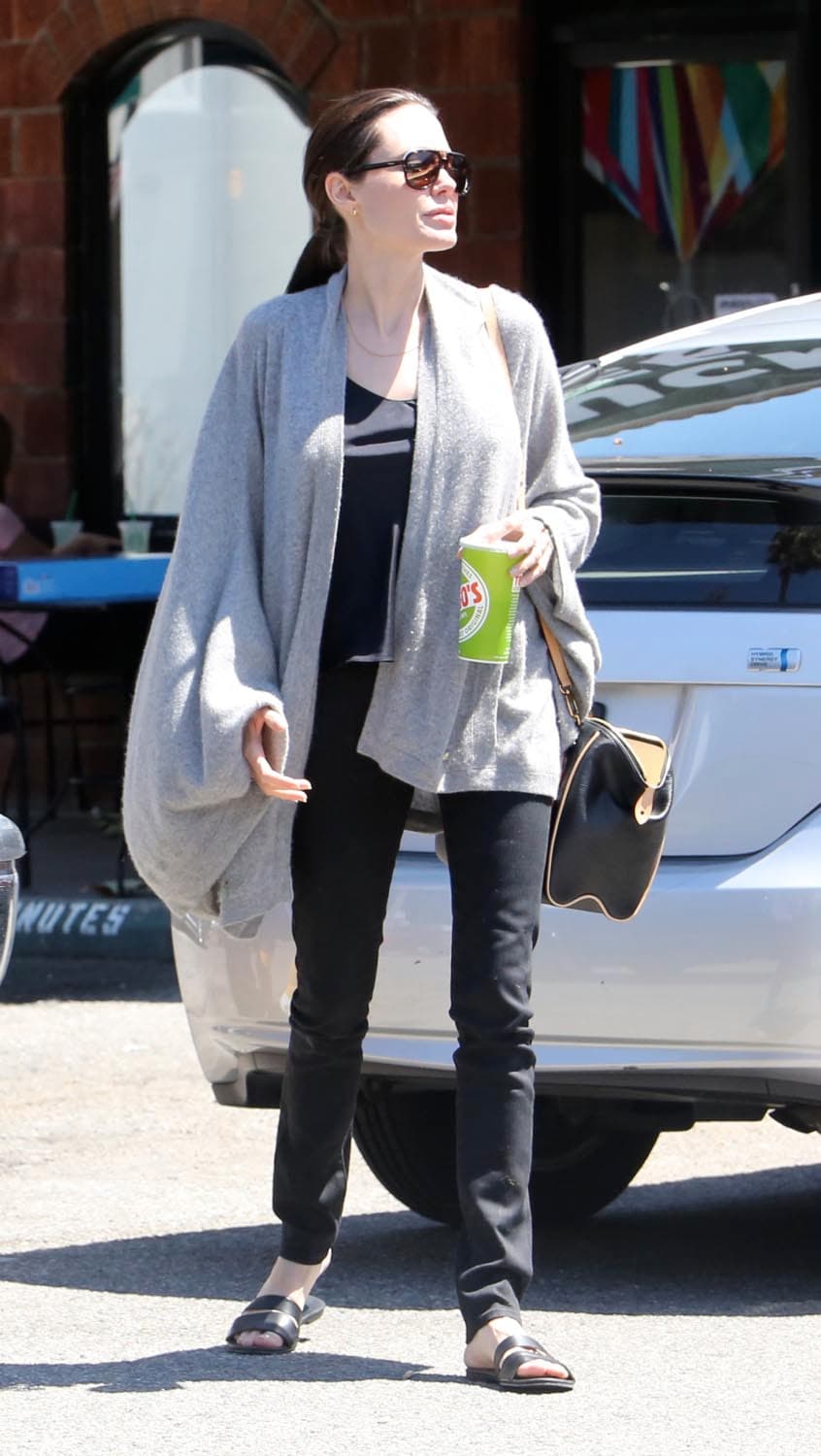 Su dieta está basada en carnes magras como el pescado, a veces come carne de res cocida combinada con vegetales, bebidas sin azúcar y cambió la leche de vaca por la de soya. El ejercicio sin duda es también parte de su rutina diaria.