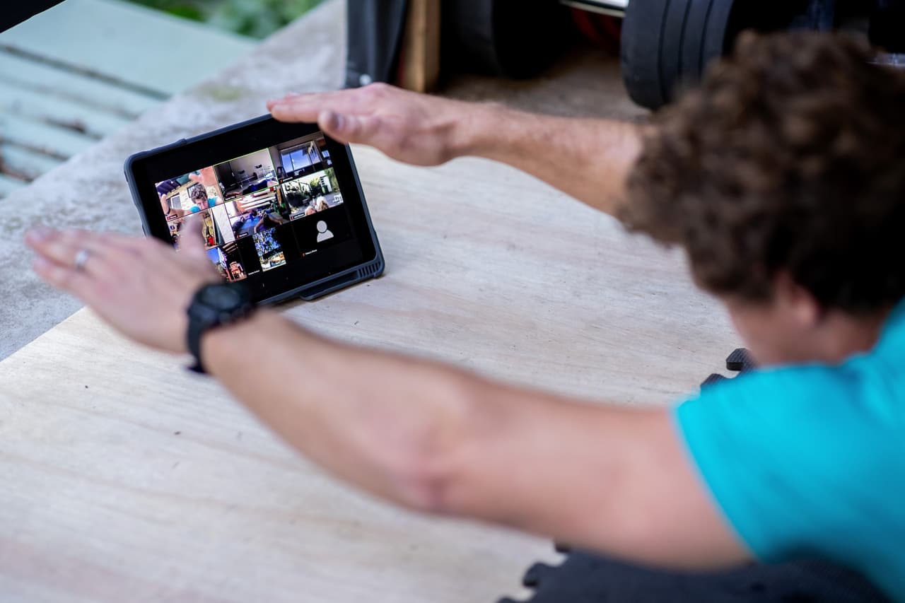 <b>Entrenamiento para los juegos olímpicos.</b> El kayakista Murray Stewart, participa en un entrenamiento junto a sus compañeros del equipo olímpico australiano a través de una llamada de Zoom. Los Juegos Olímpicos fueron pospuestos para el próximo año debido a la pandemia. 8 de mayo.