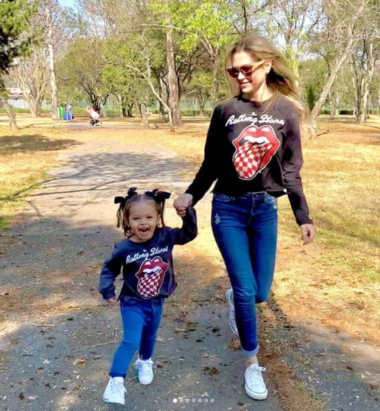 Y lo mejor de todo es que Ingrid nos regala constantemente vistazos del gran estilo de su hija, el cual, junto a su adorable semblante, cautivan a los followers de Instagram de la actriz.