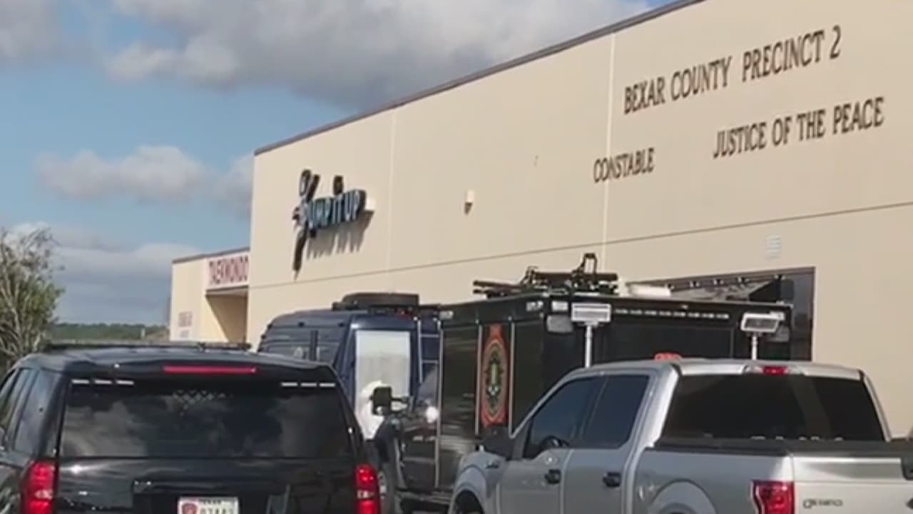FBI allana oficina del Precinto 2 del condado Bexar en San Antonio 