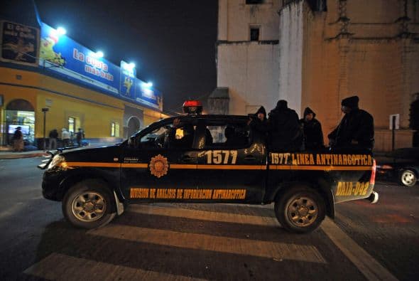 Colom lanzó una ofensiva contra Los Zetas en diciembre pasado con la implementación del estado de sitio en el departamento de Alta Verapaz, fronterizo con México, que se prolongará hasta el próximo mes de abril. Unas 250 toneladas de cocaína entran anualmente a Estados Unidos atravesando la llamada Ruta Centroamericana, de la que Guatemala forma parte, según datos de la embajada estadounidense.