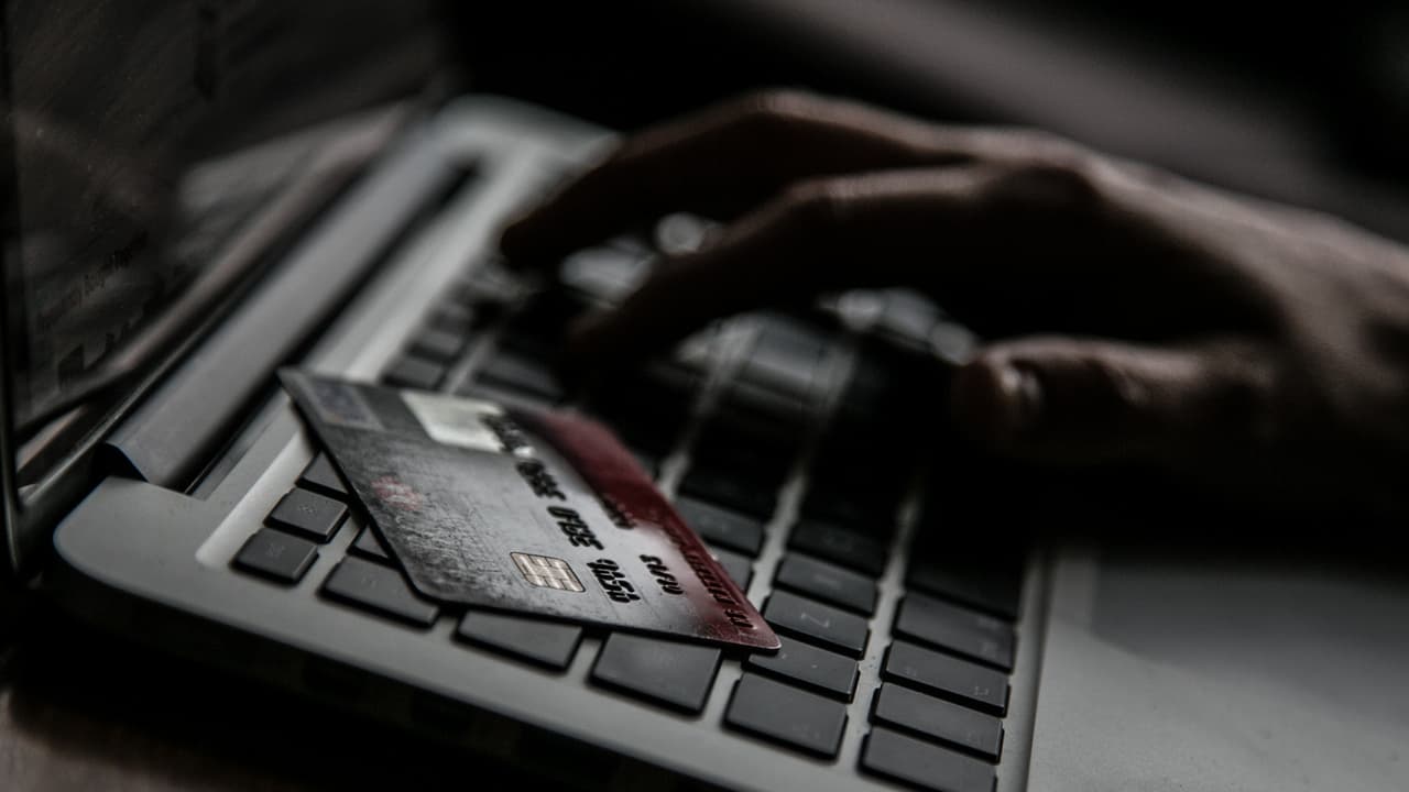 Cuidado con las estafas navideñas, muchas de ellas llegan a tu teléfono o redes sociales 