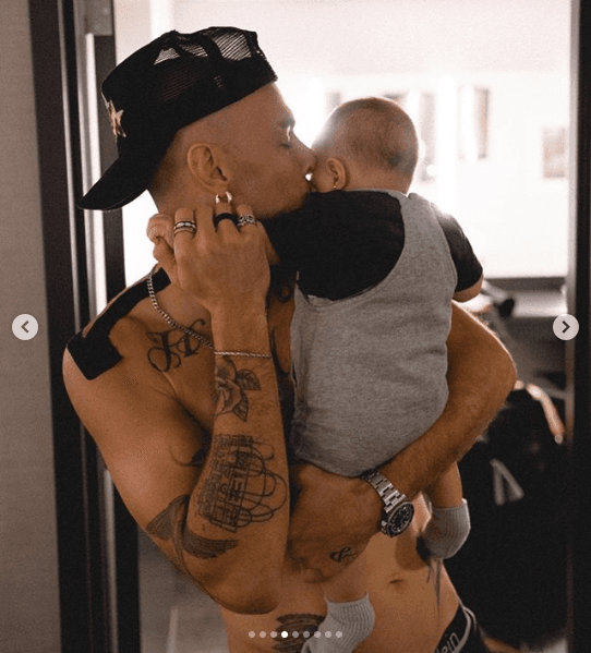 "Y por todos y cada uno de ustedes que nos han acompañado desde el día uno en esta aventura por el espacio sideral", escribió junto a la serie de tiernas imágenes.