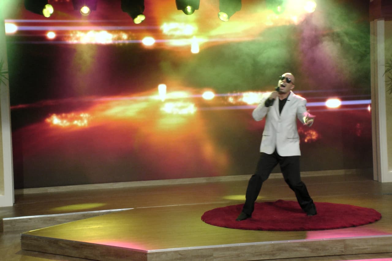 Su nombre es Jorge Hojas y nos puso a todos a bailar.