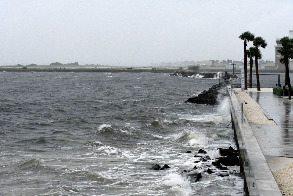 El tiempo comenzó a empeorar rápidamente a lo largo de la madrugada según iba acercándose y ganando fuerza el huracán Ian.