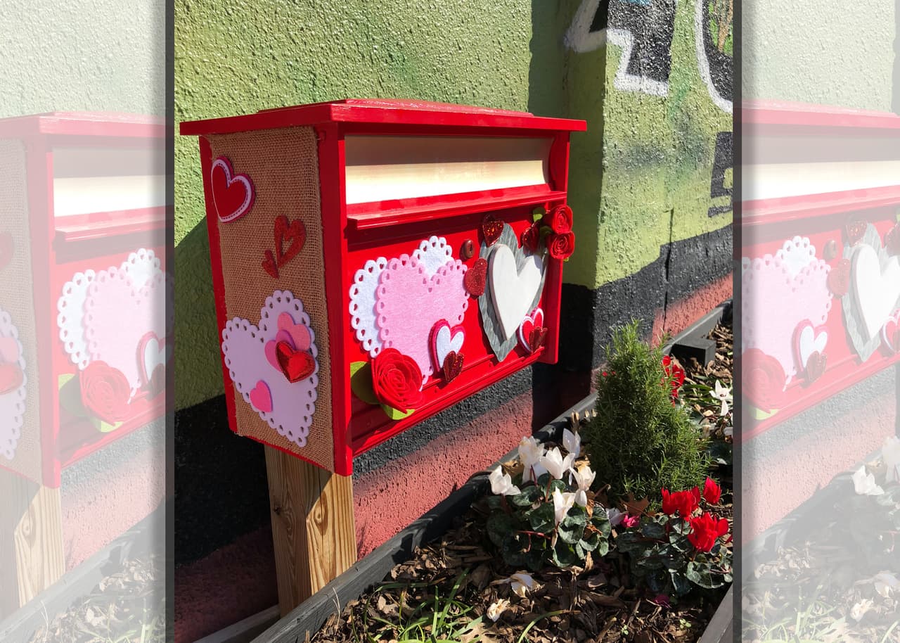 San Marcos coloca un buzón de “San Valentín” en el Callejón de los Besos 