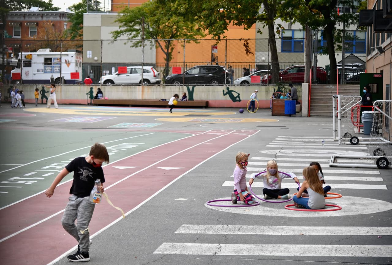 Inician las pruebas de coronavirus a estudiantes al azar en escuelas de la ciudad de Nueva York