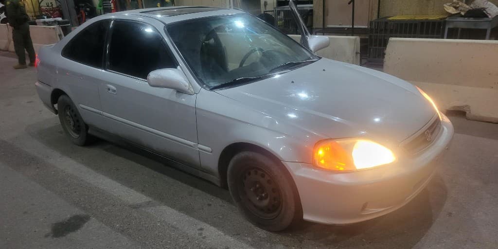 Por otro lado, agentes de la estación Nogales lograron recuperar un vehículo que había sido robado en Tucson. Dos personas fueron detenidas.