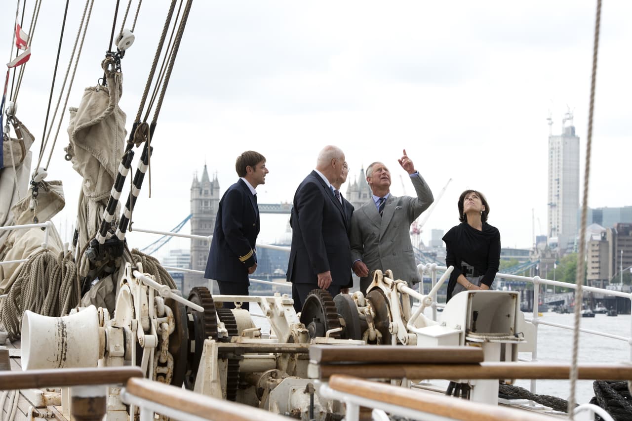 "Se trata de proteger la institución de la monarquía misma", dijo el príncipe de Gales a su madre y agregó que la "
<b>acción rápida</b>" era imperativa, según informó una fuente real de alto rango al Evening Standard.