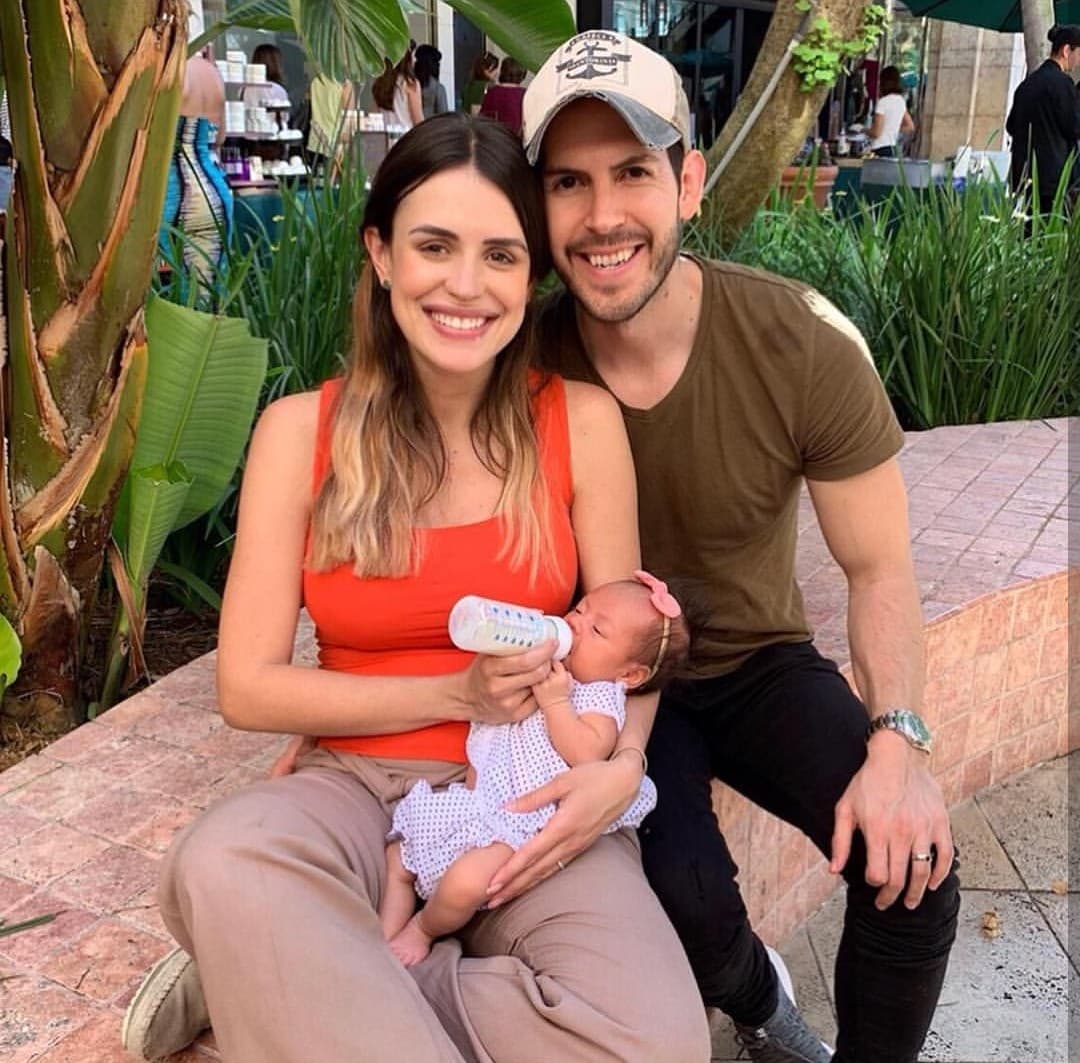 Carolina y su esposo, Andrés Chacón, se estrenaron como papás este 2019 y gozan al máximo los días en compañía de la nueva integrante de la familia Chacón Sarassa. “Mi familia ¿Qué más se le puede pedir a Dios?”, escribió junto a la tierna imagen.