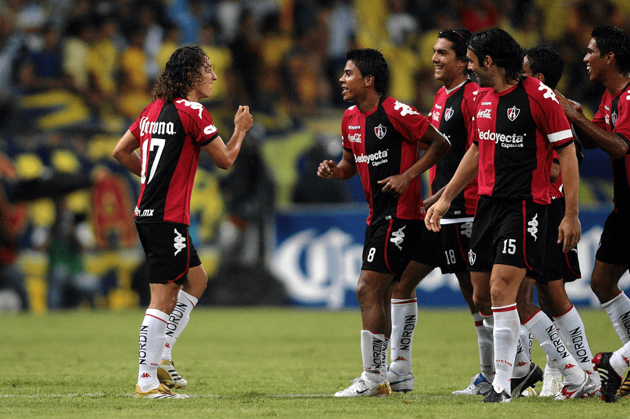 <b>Primer tanto en Liguilla</b>
<br>- En el mismo certamen Apertura 2006, el juvenil en aquel entonces, se hizo presente con un gol en el juego de vuelta por los Cuartos de Final, efectuado en el Estadio Azteca.
<br>- Para mala fortuna de Guardado, el Atlas empató 3-3 en el juego decisivo, pero durante el primer duelode la serie, las Águilas habían ganado 1-3.
<br>- El marcador global fue 6-4 favorable para los azulcremas, pero ese fue el estreno de Andrés en un juego de eliminación dirrecta.