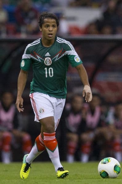 Giovani Dos Santos.- Ya lo avisó el propio jugador, si lo ponen en su posición (segundo delantero), puede desarrollar su mejor fútbol. Si Giovani se siente cómodo en la cancha, puede marcar diferencia y llevar al equipo mexicano a conseguir buenos resultados.
