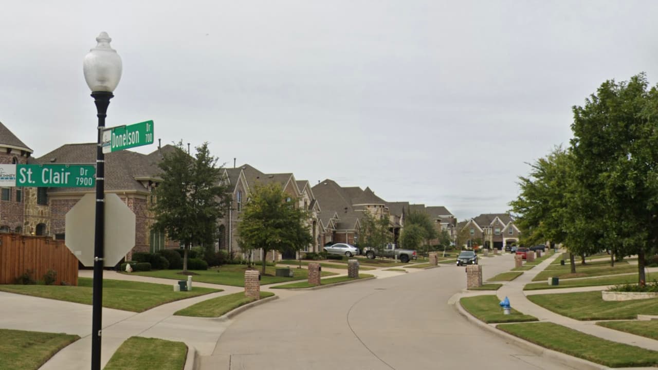 Acusan a joven de 15 años de matar a golpes a su madre en McKinney, Texas; un video captó el hecho