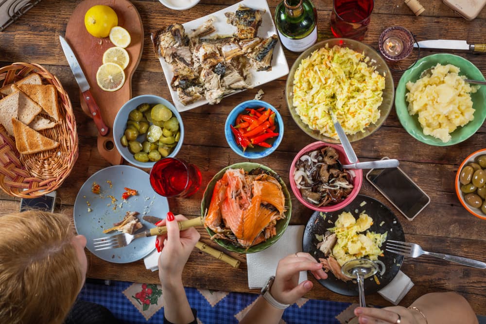 Y como no todo debe ser serio en esta vida, qué mejor oportunidad de ponernos a jugar con los típicos platillos que vemos en la gran mayoría de las casas estadounidenses estos días de fiesta.