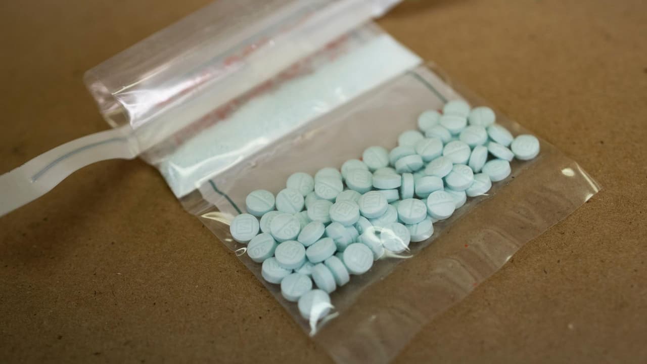 Distrito Escolar de Los Ángeles emite una alerta por casos de sobredosis con fentalino entre estudiantes