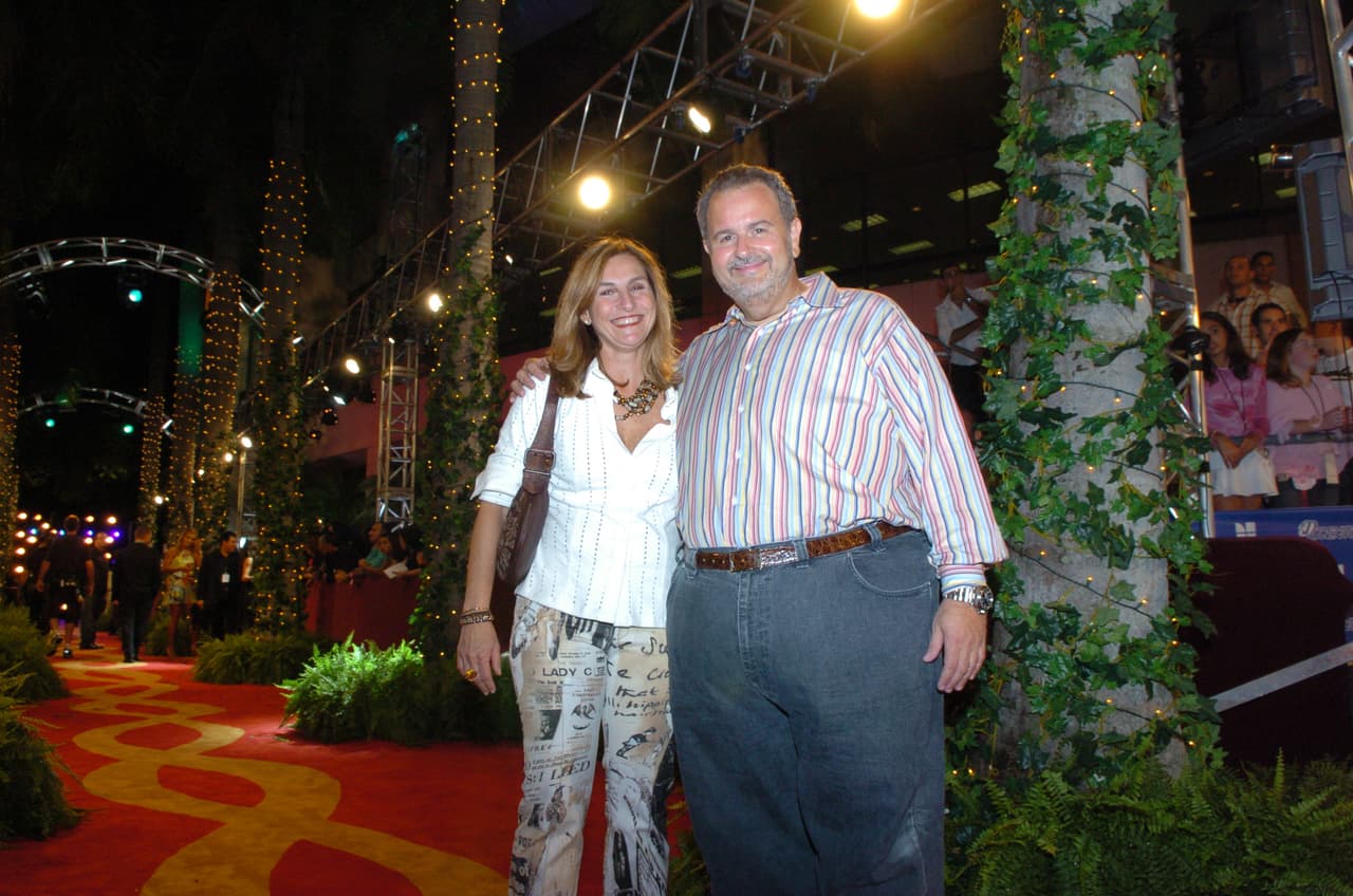 Menos mal que recapacitó y llegó así vestido a la primera alfombra de PJ.