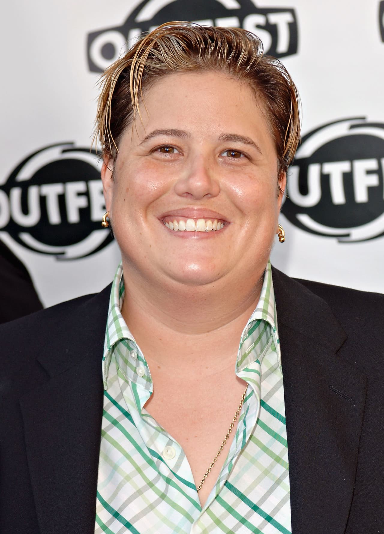 Escribió varios libros sobre el difícil proceso de salir del clóset..